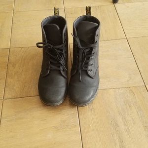 Dr Martens Women's Shoreditch Greasy